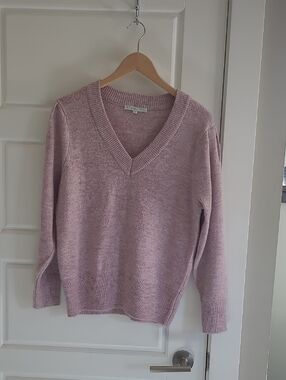 Cleo Petites V-neck. Size L